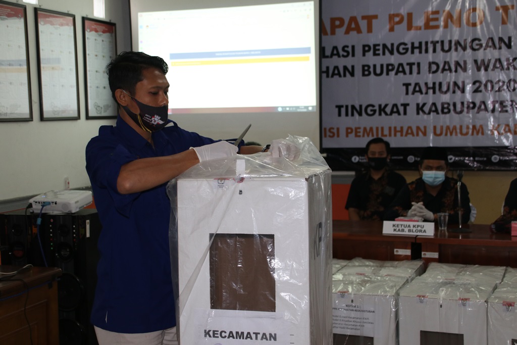 Rapat Pleno Rekapitulasi Penghitungan Perolehan Suara Pemilihan Bupati