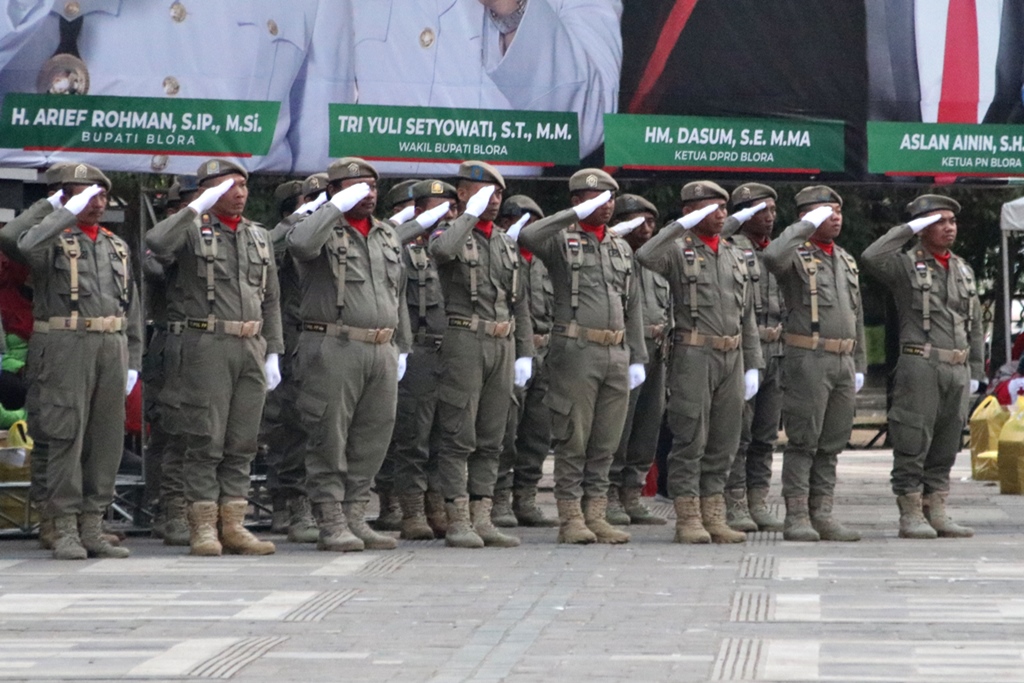 Dandim Blora Inspektur Upacara Penurunan Bendera Merah Putih